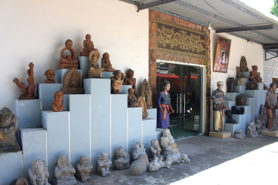 Des antiquités de grande valeur sont exposées au musée. Photo : VNA