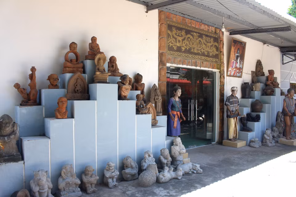 Des antiquités de grande valeur sont exposées au musée. Photo : VNA