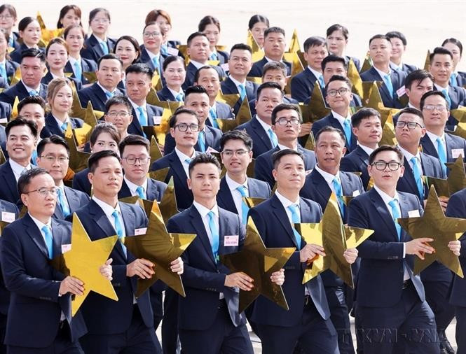 Le 2 septembre 2025, des entrepreneurs vietnamiens défilent fièrement sur la place Ba Dinh lors du défilé populaire et militaire commémorant le 80e anniversaire de la Révolution d'Août et de la Fête nationale du Vietnam. Photo : VNA