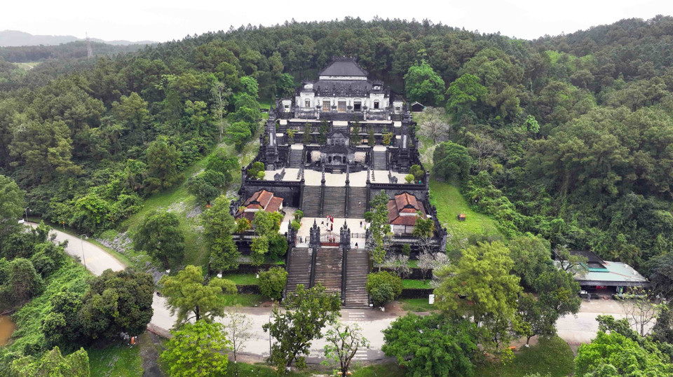 Le tombeau du roi Khai Dinh (1885-1925), douzième roi de la dynastie des Nguyen, est considéré comme un chef-d'œuvre architectural. Il est le dernier édifice construit sous la dynastie des Nguyen. Photo: VNA