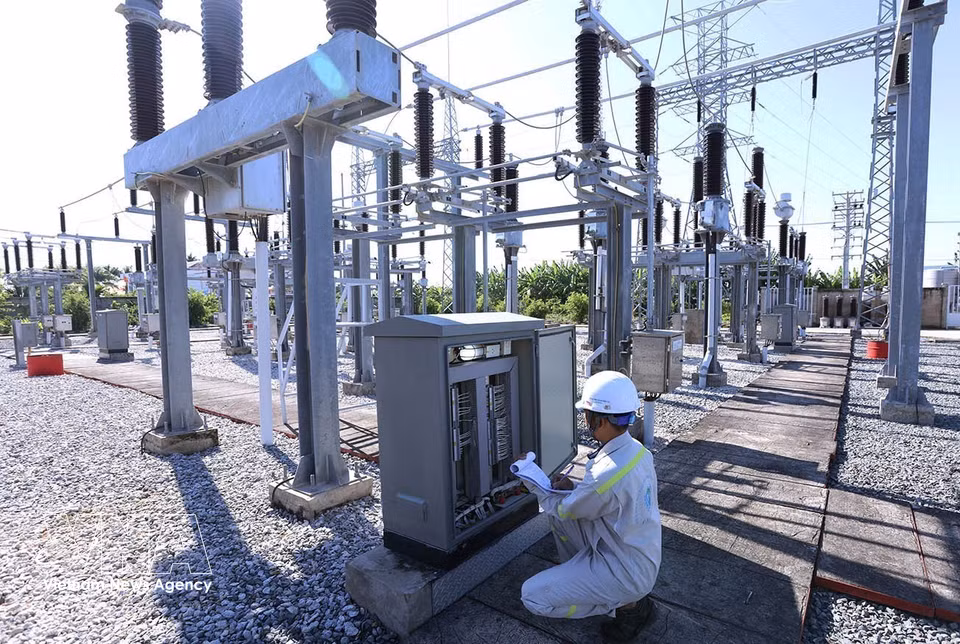Les turbines à gaz et les importations complètent l'offre énergétique avec respectivement 5,4 milliards de kWh (7%) et 2,92 milliards de kWh (3,8%). Photo : VNA