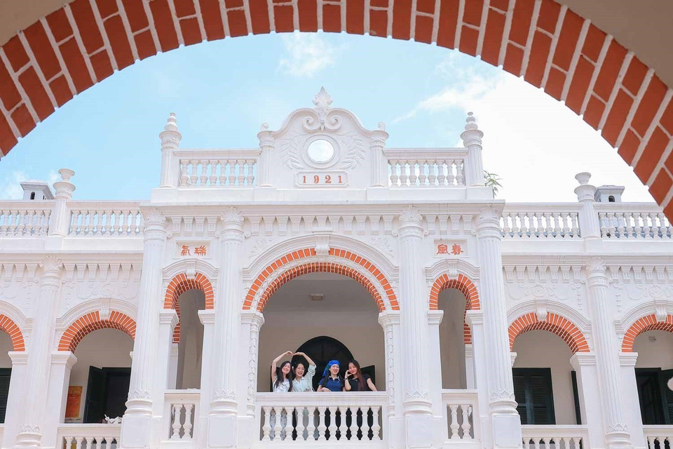 Bac Hà séduit les visiteurs par son architecture unique, ses paysages pittoresques et son patrimoine culturel authentique. Photo: VNA