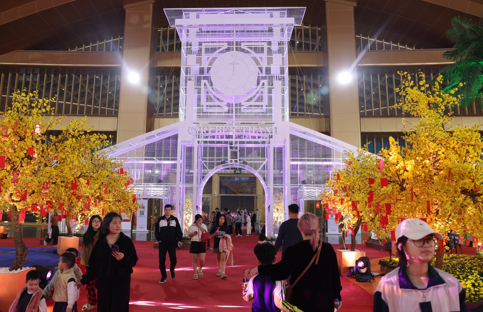 L’effervescence des achats bat son plein lors de l’inauguration de la Foire du Printemps 2026. Photo : VNA