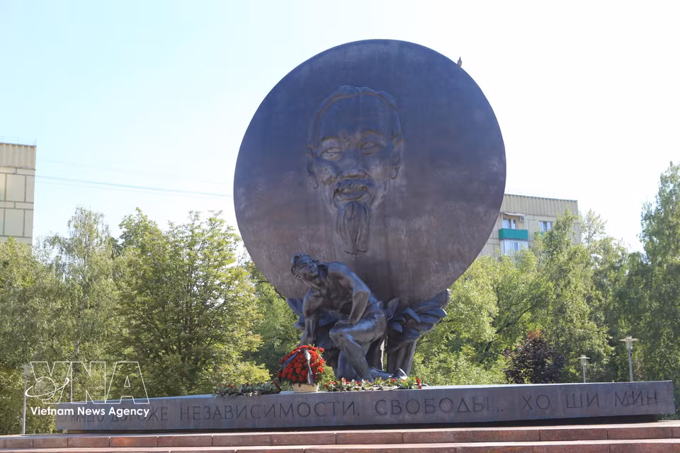 La statue du Président Hô Chi Minh a été inaugurée en 1990, à l’occasion du centenaire de sa naissance. Photo : VNA