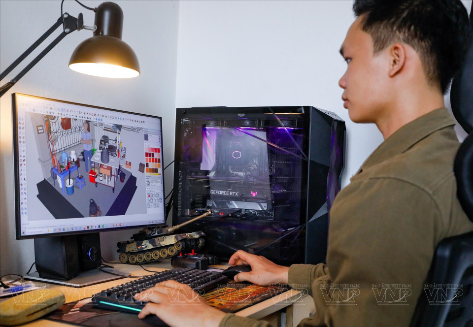 En se promenant dans le Vieux Quartier de Hanoï, Cuong a été inspiré par une scène de rue banale – un vieux stand de thé avec ses murs écaillés et ses ustensiles familiers – qu'il a immortalisée dans sa maquette "Trottoir de Hanoï". Photo : Vietnam Illustré