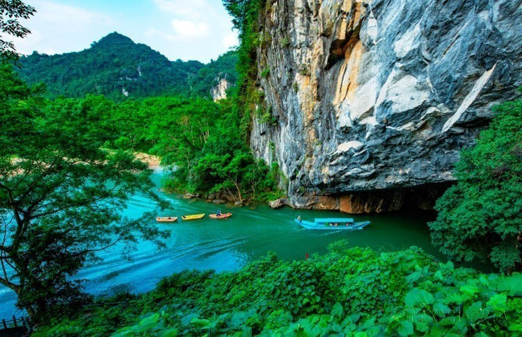Paysage pittoresque à l’extérieur de la grotte de Phong Nha, dans le parc national de Phong Nha - Ke Bàng. Photo : VNA