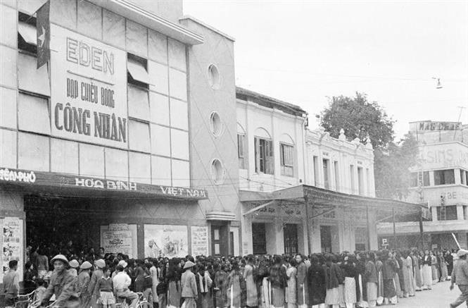 Les salles de cinéma sont de nouveau bondées, et toutes les activités de la capitale reprennent leur cours normal. Photo : Archives