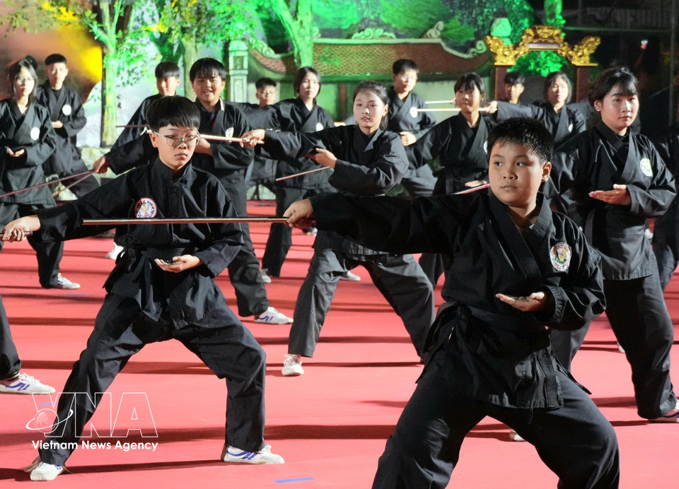 Selon de nombreux chercheurs, l’art martial de la flûte (également appelé Thiet Dich Than Phong) est un genre traditionnel encore peu connu. Imprégné d’identité nationale, il existe depuis des siècles. Photo: VNA