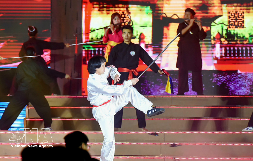 La flûte, instrument de musique à la sonorité douce, devint une arme redoutable lorsqu’elle fut adaptée par les insurgés de Yen The. Pendant les insurrections de Yen The (1884-1923), ces insurgés utilisaient des flûtes en fer pour neutraliser l’ennemi. Entre leurs mains, ces flûtes servaient à la fois d’armes et de moyen de signaler l’arrivée des adversaires. Photo: VNA