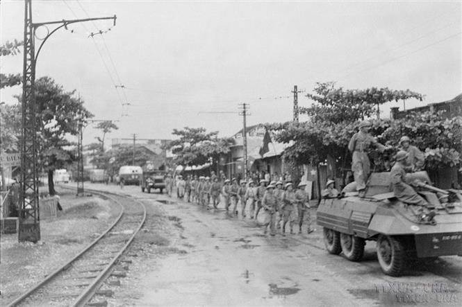 À mesure que les troupes françaises évacuent, le régiment de la capitale prend le contrôle des zones laissées vacantes. Photo : Archives