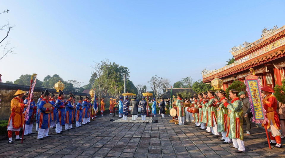 L’effervescence des activités organisées dans le cadre de l’Année nationale du tourisme – Hue 2025 attire une foule considérable. Photo : VNA