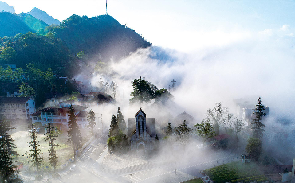Construite en 1926, l’église de pierre de Sa Pa reste intacte. Photo : VNP
