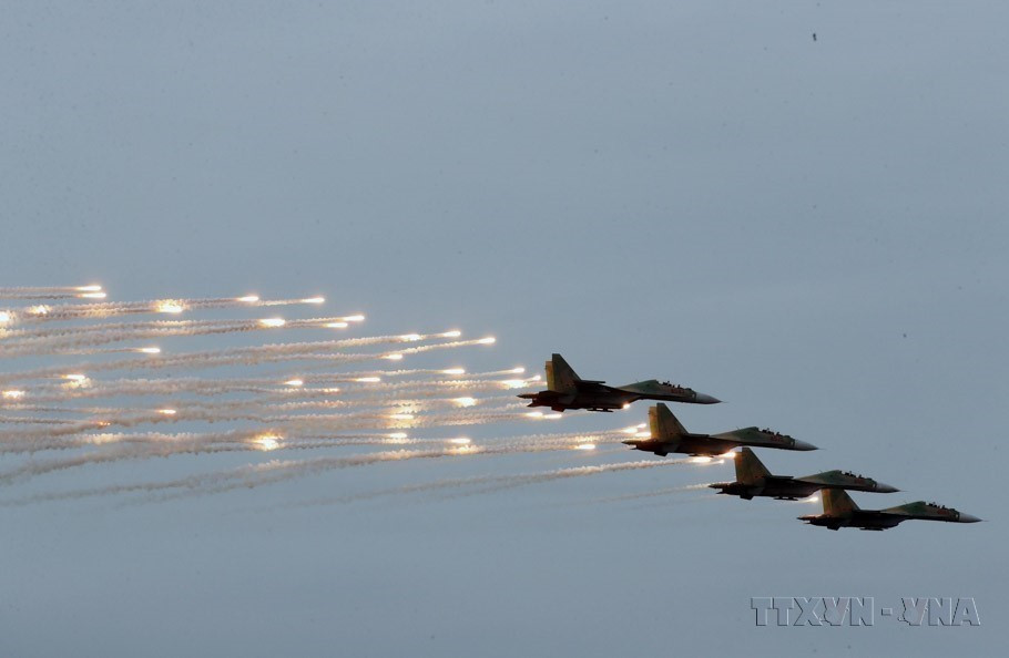 L'armée de l'air vietnamienne est équipée d'avions de combat modernes Su-30MK2, s’engageant sur la voie de la modernité. Photo : VNA.