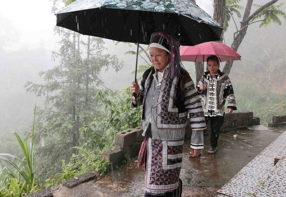 La tenue des femmes de l’ethnie Lô Lô Noirs dans la commune de Xin Cai, district de Meo Vac. Photo : VNA