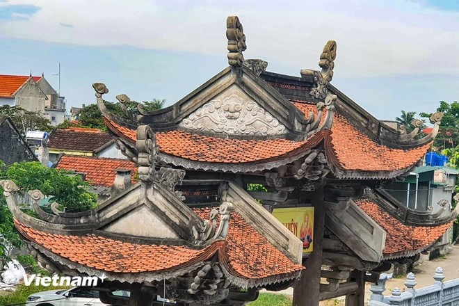 Toit de la porte de la pagode Lam Son. Photo : VietnamPlus