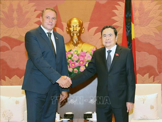 Le président de l'Assemblée nationale, Tran Thanh Man (droite), et le vice-président de la Douma d’État de Russie, Tolstoï Piotr Olegovich. Photo: VNA