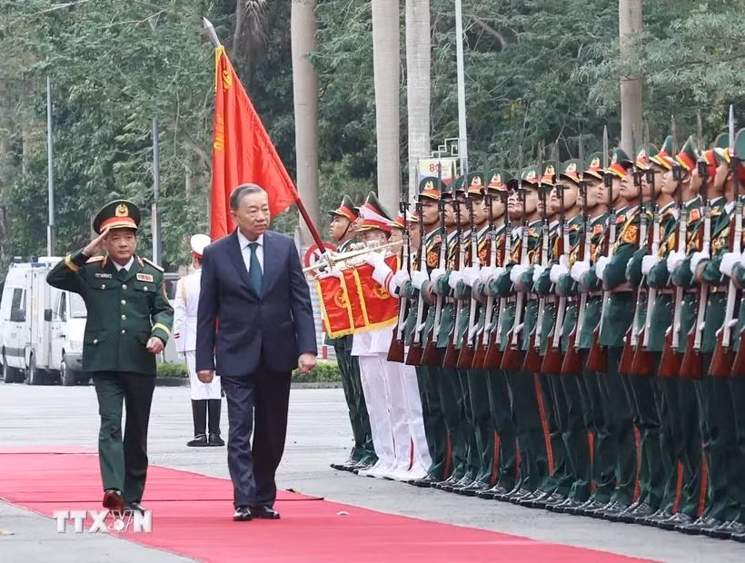Le secrétaire général du Parti et secrétaire de la Commission militaire centrale, To Lam. au Département général de politique de l'Armée populaire du Vietnam. Photo: VNA