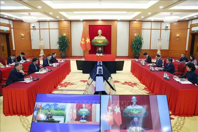 Entretien virtuel entre le secrétaire général du PCV, To Lam, et le dirigeant lao Thongloun Sisoulith. Photo: VNA