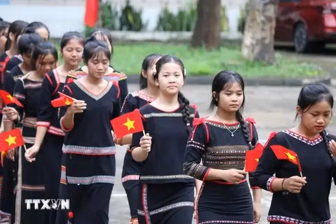 Costumes traditionnels des Bahnar dans la province de Kon Tum. Photo: VNA