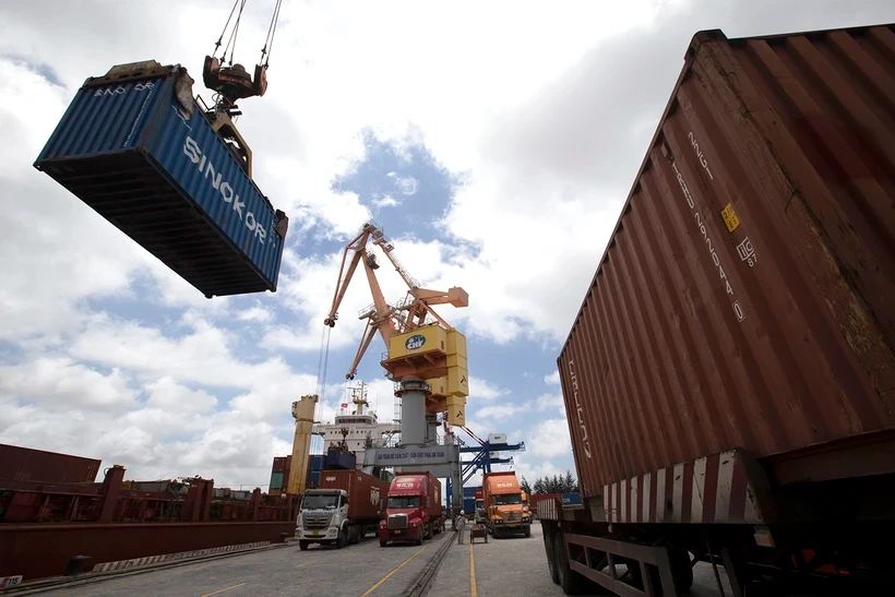 Les entreprises favorisent l'exportation de marchandises et profitent des opportunités du marché. (Photo : Vietnam+) 