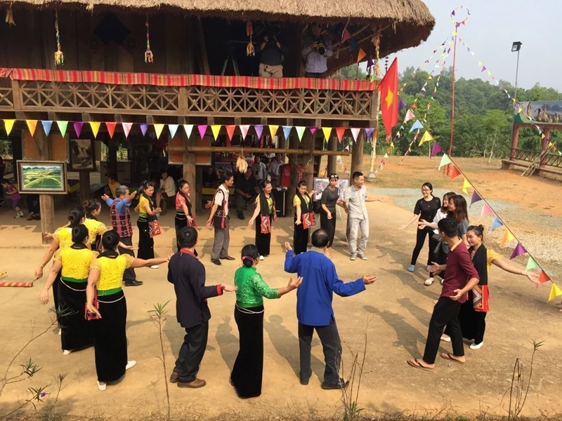 Le village de la culture et du tourisme ethniques vietnamiens accueillera diverses activités en août. Photo : journal électrnique du PCV