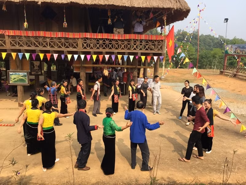 Le village de la culture et du tourisme ethniques vietnamiens accueillera diverses activités en août. Photo : journal électrnique du PCV