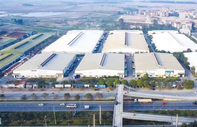 Les investisseurs étrangers dominent le marché des entrepôts modernes au Vietnam, représentant plus de 75 % de la part de marché des entrepôts et des usines à louer d'ici 2023. (Photo fournie par VIR)