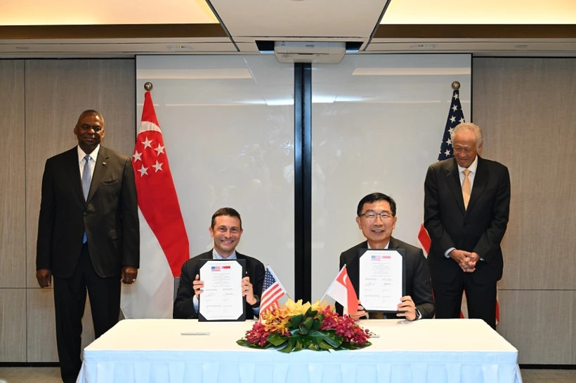 Lors de la cérémonie de signature du protocole d'accord sur la coopération en matière de défense entre Singapour et les États-Unis (Photo : https://www.mindef.gov.sg/)