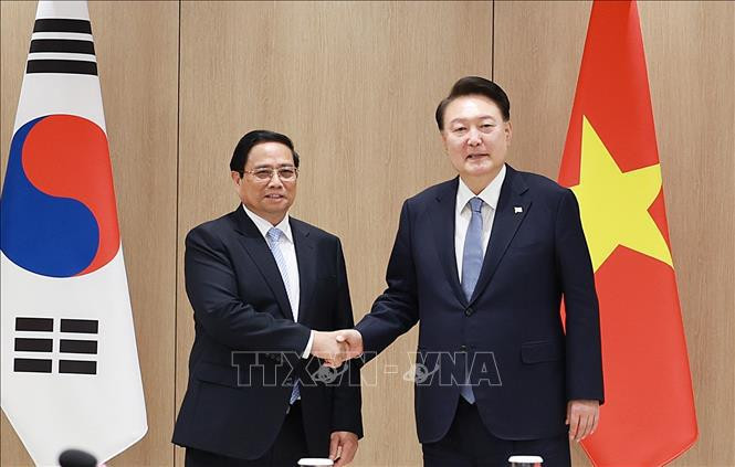 Le Premier ministre Pham Minh Chinh et le président sud-coréen Yoon Suk Yeol. Photo : VNA
