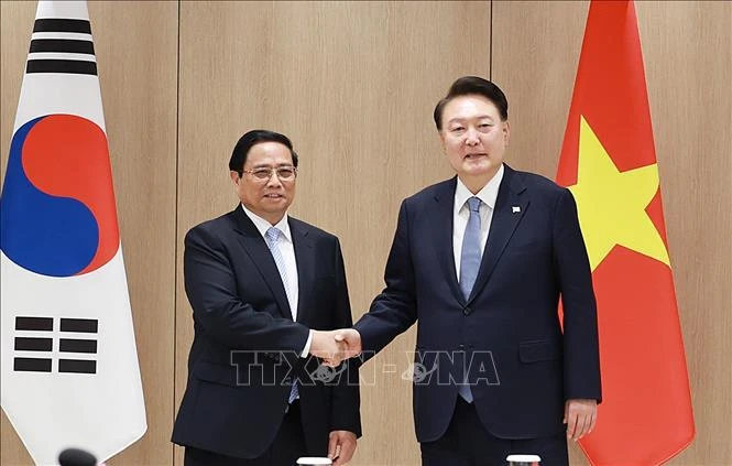 Le Premier ministre Pham Minh Chinh et le président sud-coréen Yoon Suk Yeol. Photo : VNA