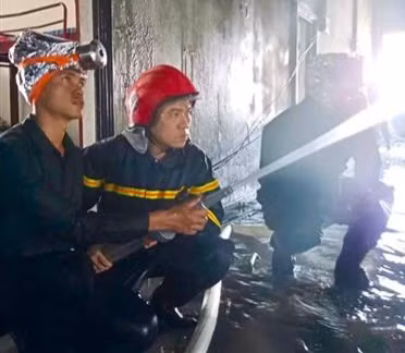 Tay Ninh aide le Cambodge à éteindre l'incendie d'un casino à Tbong Khmum