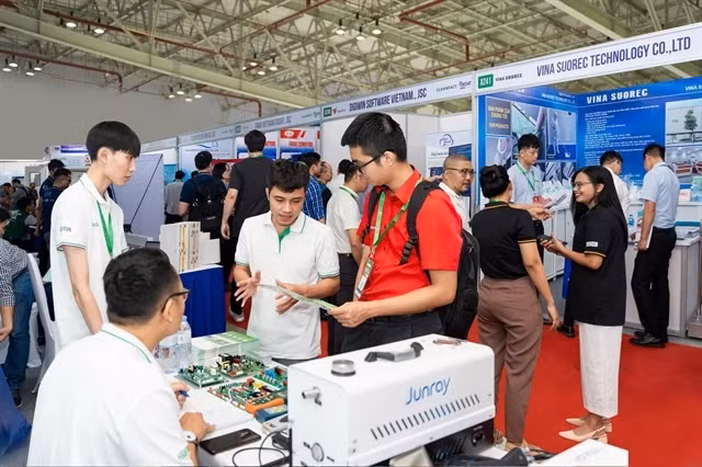 Le salon CLEANFACT & RHVAC VIETNAM 2024 attire de nombreux visiteurs. (Photo avec l'aimable autorisation de l'organisateur)