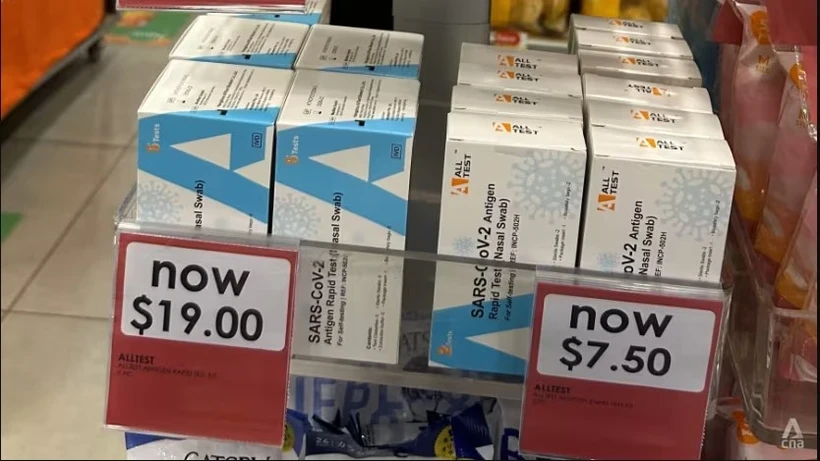 Kits de test COVID-19 ART dans un point de vente Guardian à Star Vista le 21 mai 2024. (Photo : Channelnewsasia.com)