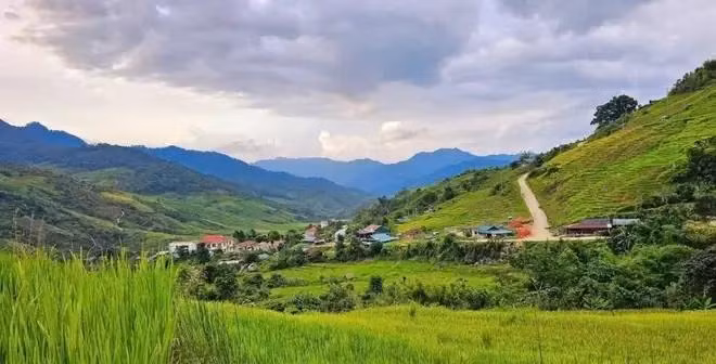 De nombreuses routes reliant villages et communes ont été construites dans la province de Kon Tum. Photo: VNA
