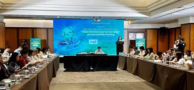 Panorama du forum consacré à la réalisation de la Stratégie nationale de croissance verte au Vietnam par le biais des capitaux verts, le 10 septembre à Hanoï. Photo: Vietnam+
