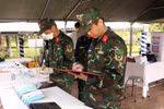 Soldats à Hô Chi Minh-Ville, en pleine campagne nationale de 500 jours d’accélération de la recherche, du rassemblement et de l’identification des restes de martyrs. Photo: VNA