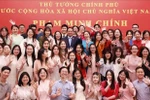 Le Premier ministre Pham Minh Chinh pose avec les représentants de la communauté vietnamienne en Chine, à Tianjin, le 25 juin. Photo : VNA