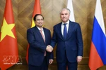 Le Premier ministre vietnamien Pham Minh Chinh (à gauche) rencontre le président de la Douma russe, Viatcheslav Volodine, à Moscou, le 24 mars. Photo : VNA