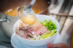 Depuis son apparition, le pho a toujours occupé une place importante dans la gastronomie des Hanoïens et, plus généralement, de tous les Vietnamiens. Photo: NDEL