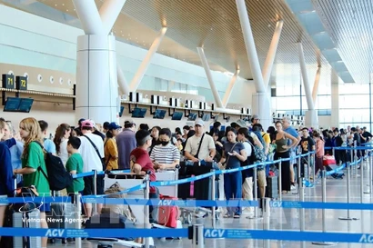  A l'aéroport de Tan Son Nhat. Photo : VNA