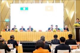 Le 12ᵉ séminaire théorique entre le Parti communiste du Vietnam (PCV) et le Parti populaire révolutionnaire du Laos (PPRL) dans la ville côtière de Da Nang. Photo: VNA