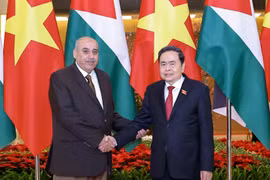 Le président de la Chambre basse de Jordanie, Mazen Turki El Qadi, et le plus haut législateur vietnamien, Tran Thanh Man. Photo: VNA