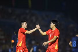 Nguyên Hai Long et Van Vi. Photo: VNA