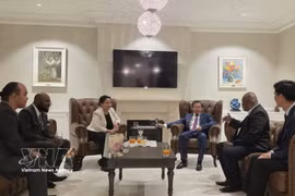 L’ambassadeur du Vietnam en Australie, Pham Hung Tam, rencontre à Canberra la haute-commissaire de Nauru en Australie, Camilla Solomon. Photo: VNA