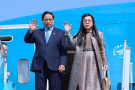 Le Premier ministre Pham Minh Chinh et son épouse rentrent à Hanoï, concluant avec succès leur tournée au Koweït, en Algérie et en Afrique du Sud. Photo: baochinhphu