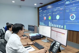 Le Centre de supervision et d’exploitation intelligente (IOC) de la ville de Đà Nẵng met en œuvre le partage de données avec les quartiers et communes. Photo: VNA