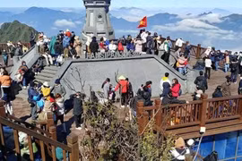 Les touristes àn Lao Cai. Photo: VNA