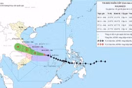 Selon le Centre national de prévision hydrométéorologique, le typhon Kalmaegi, la 13e tempête à se former en Mer Orientale cette année, continue de maintenir son intensité et sa trajectoire vers l’ouest-nord-ouest, tout en se rapprochant rapidement des côtes du Centre du Vietnam. Photo: VNA
