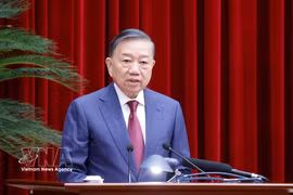 Le secrétaire général du Parti et président de la République, To Lam, s'exprime lors de l'ouverture du 3e Plénum du Comité central du Parti du 14e mandat. Photo: VNA