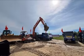 La résolution 68 autorise des mécanismes audacieux, notamment : commandes directes de l'État, appels d'offres restreints et modèles de gestion innovants tels que « direction publique - gestion privée » ou « investissement privé - usage public ». Photo: VNA